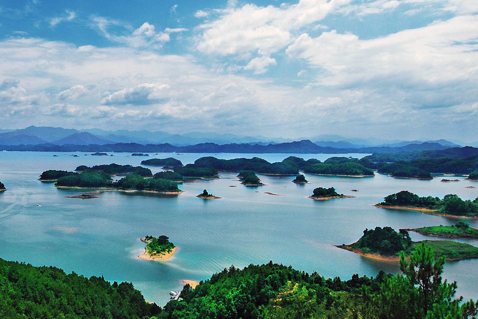 Qiandao Lake: A Thousand Isles of Serenity