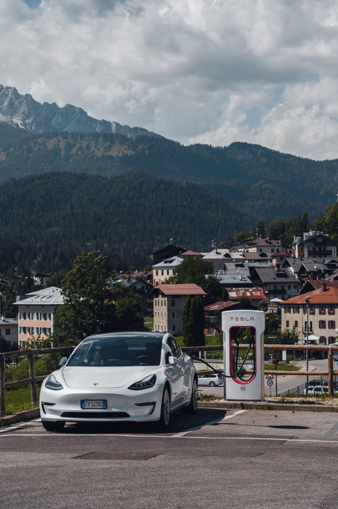 Tesla Destination Charger in Südtirol im Sport & Wellness Resort